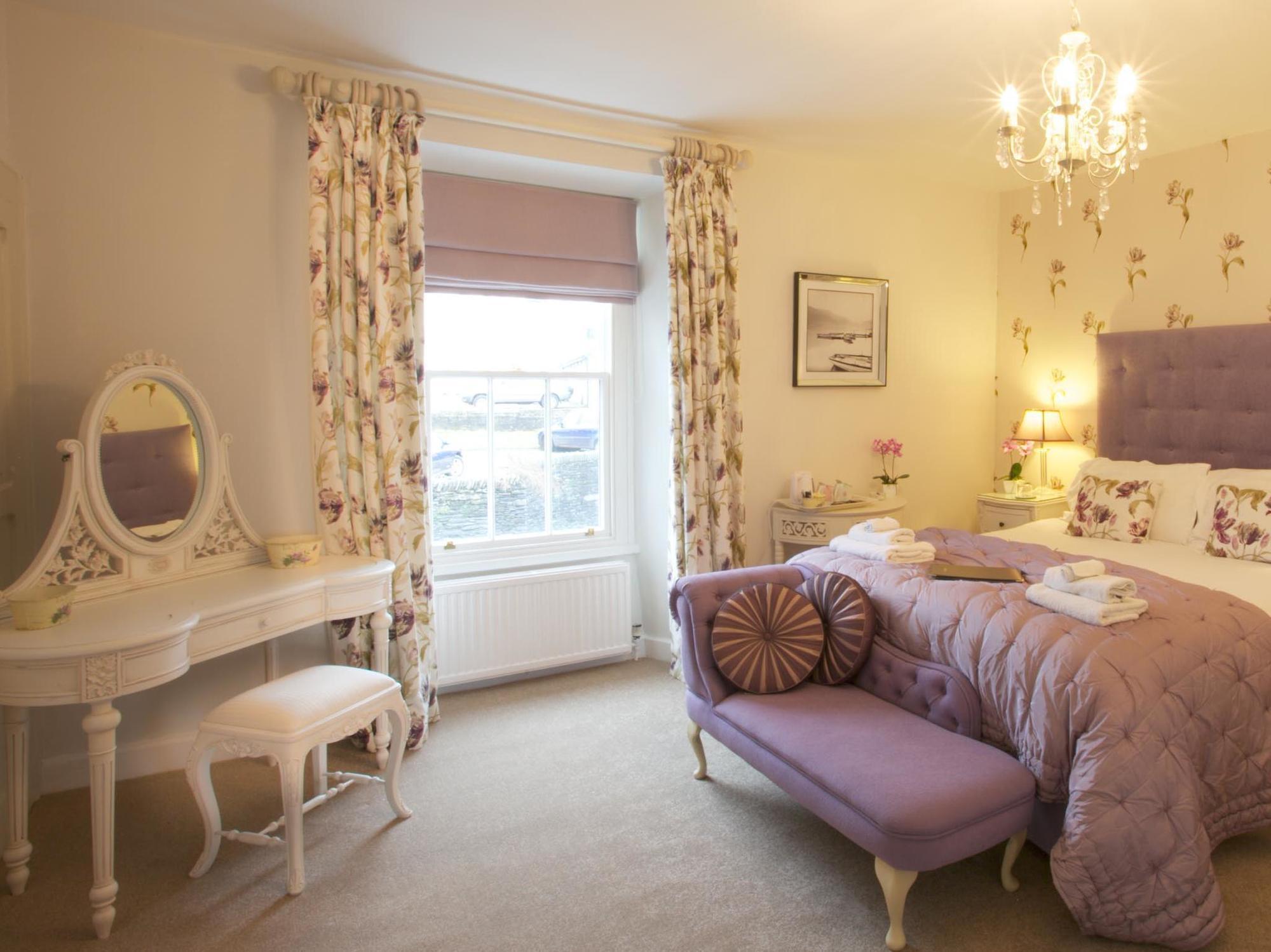 Holly With Free Off Site Health Club Guest house Windermere
