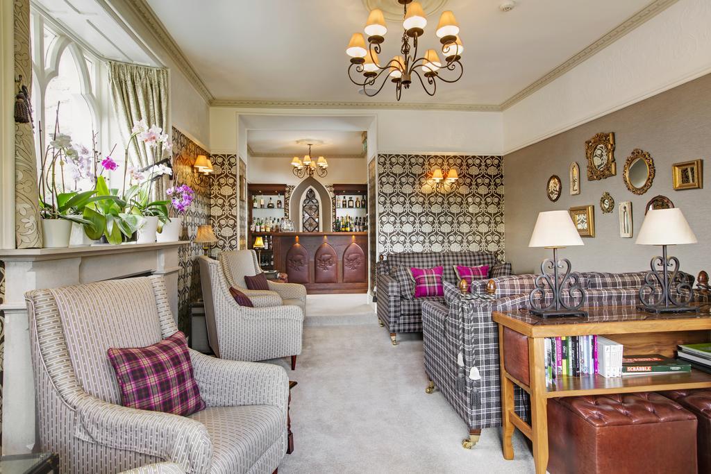 Cedar Manor Country house