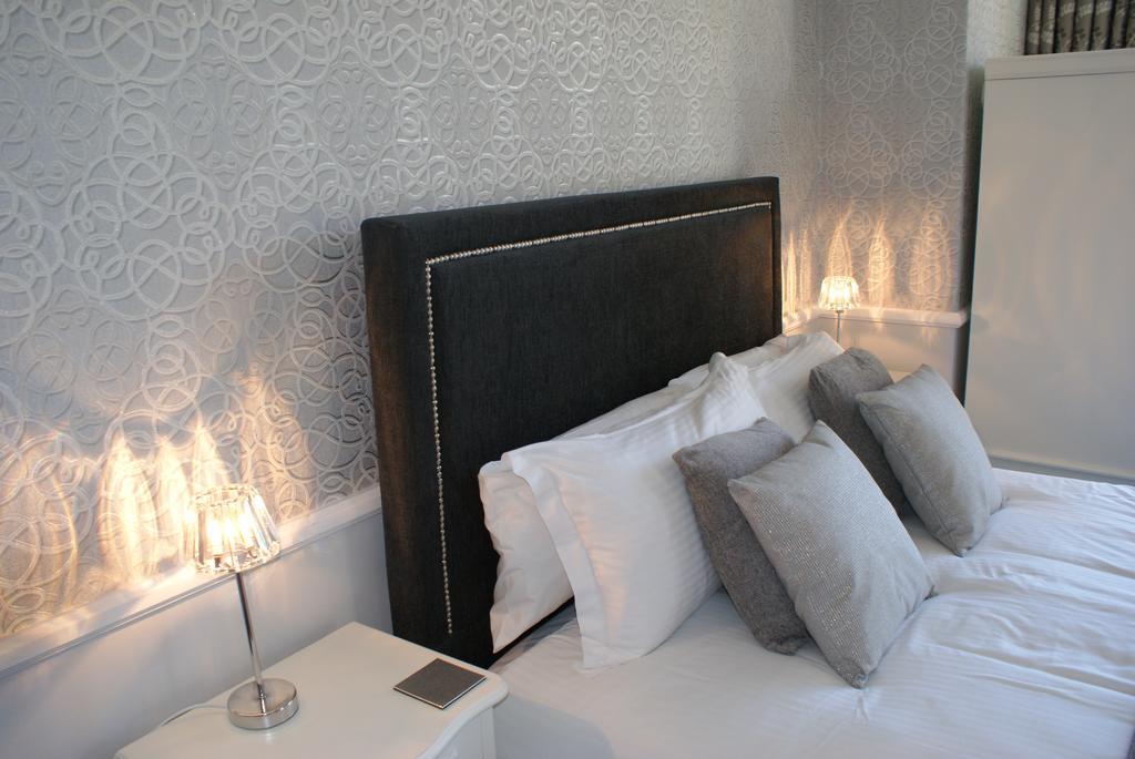 The Coppice - Including Off-site Health Club Guest house