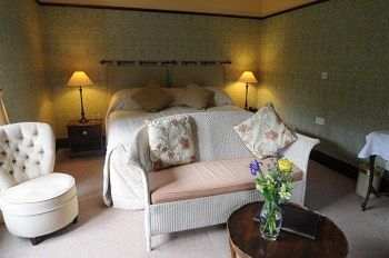 Cedar Manor Country house