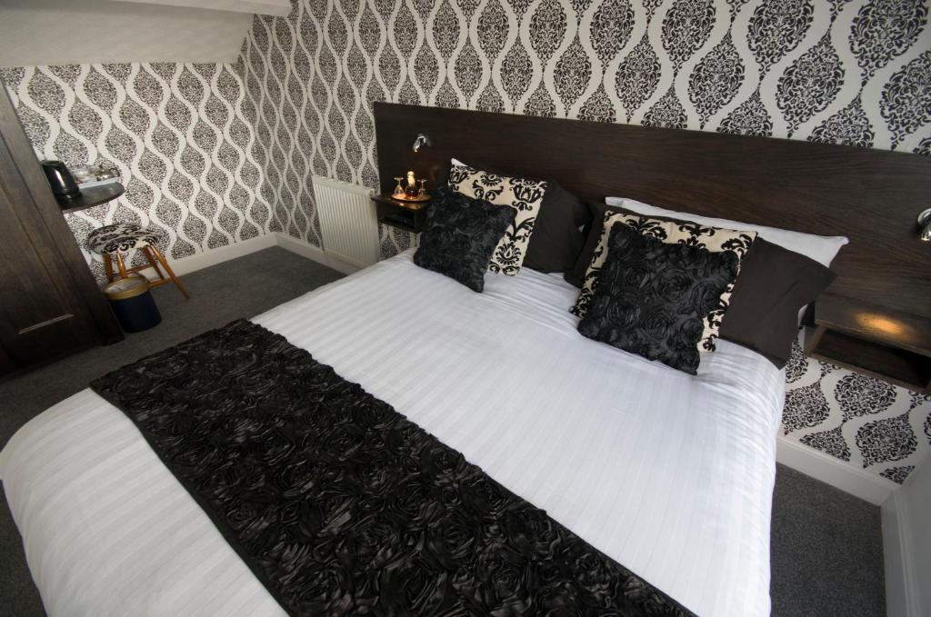 The Coppice - Including Off-site Health Club Guest house 4*
