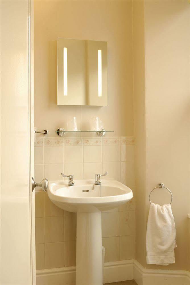 Thornbank House Offering Breakfast And With Free Off Site Health Club 4* Windermere