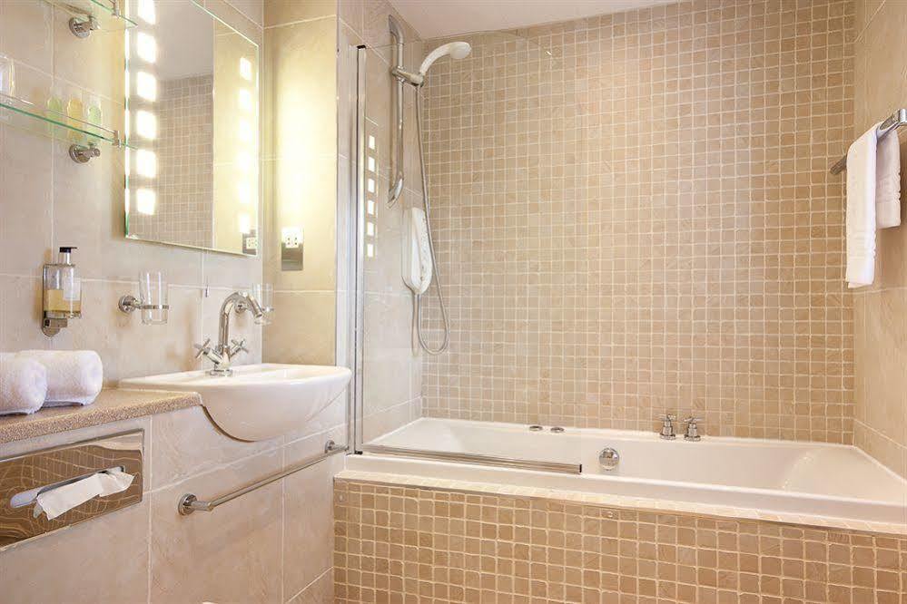 The Howbeck & The Retreat Incl Off-site Health Club And Parking Ev Point Available Windermere