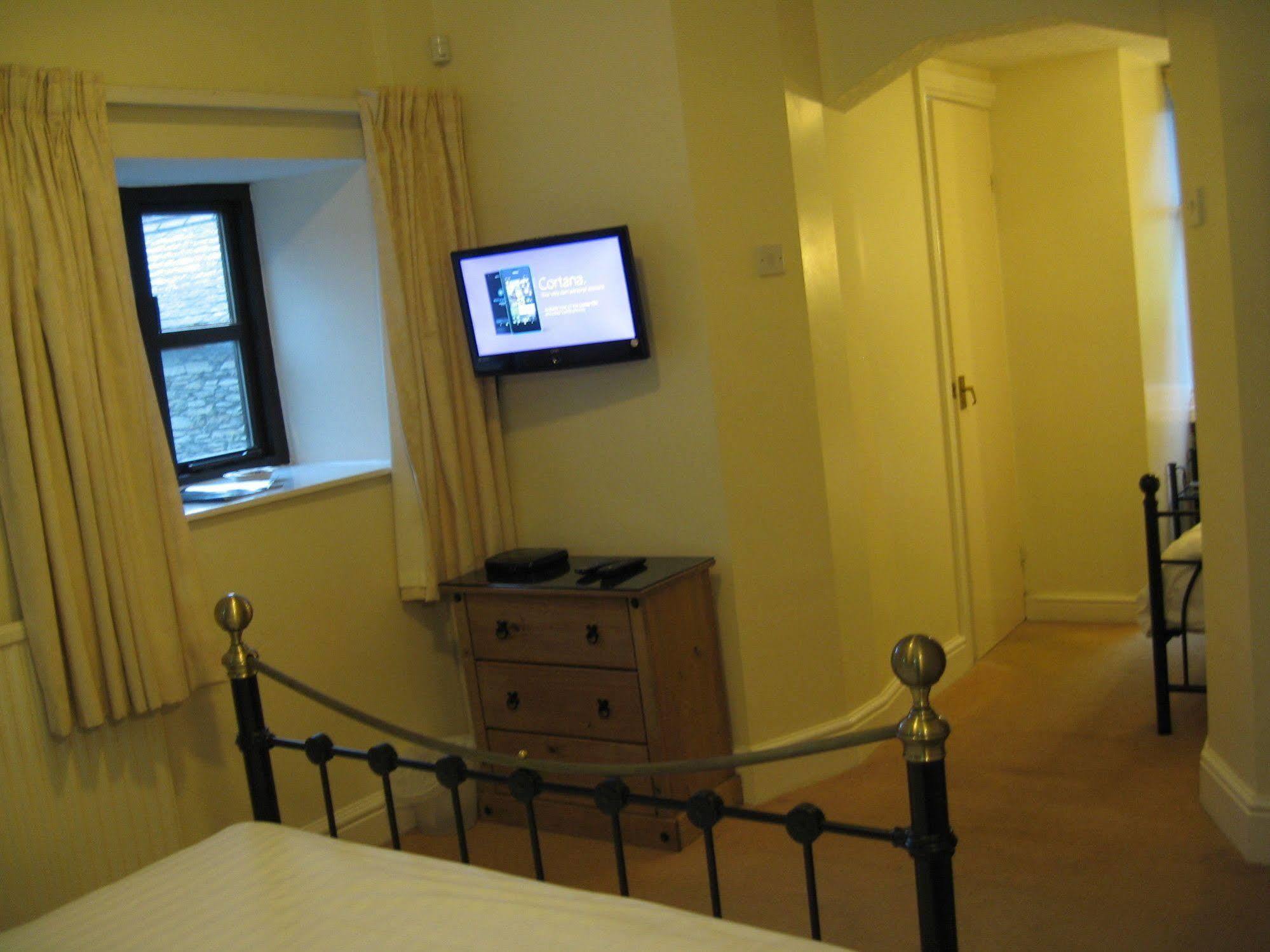 Crompton House Apartment *