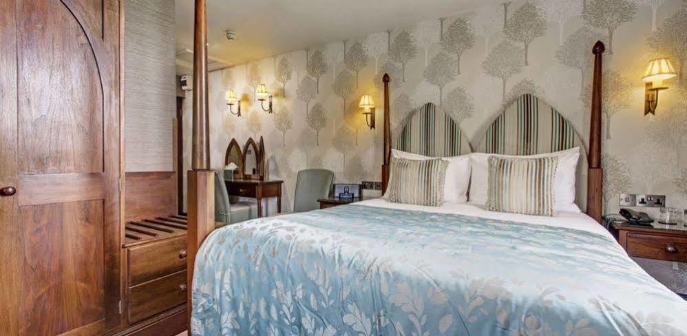 Cedar Manor Country house
