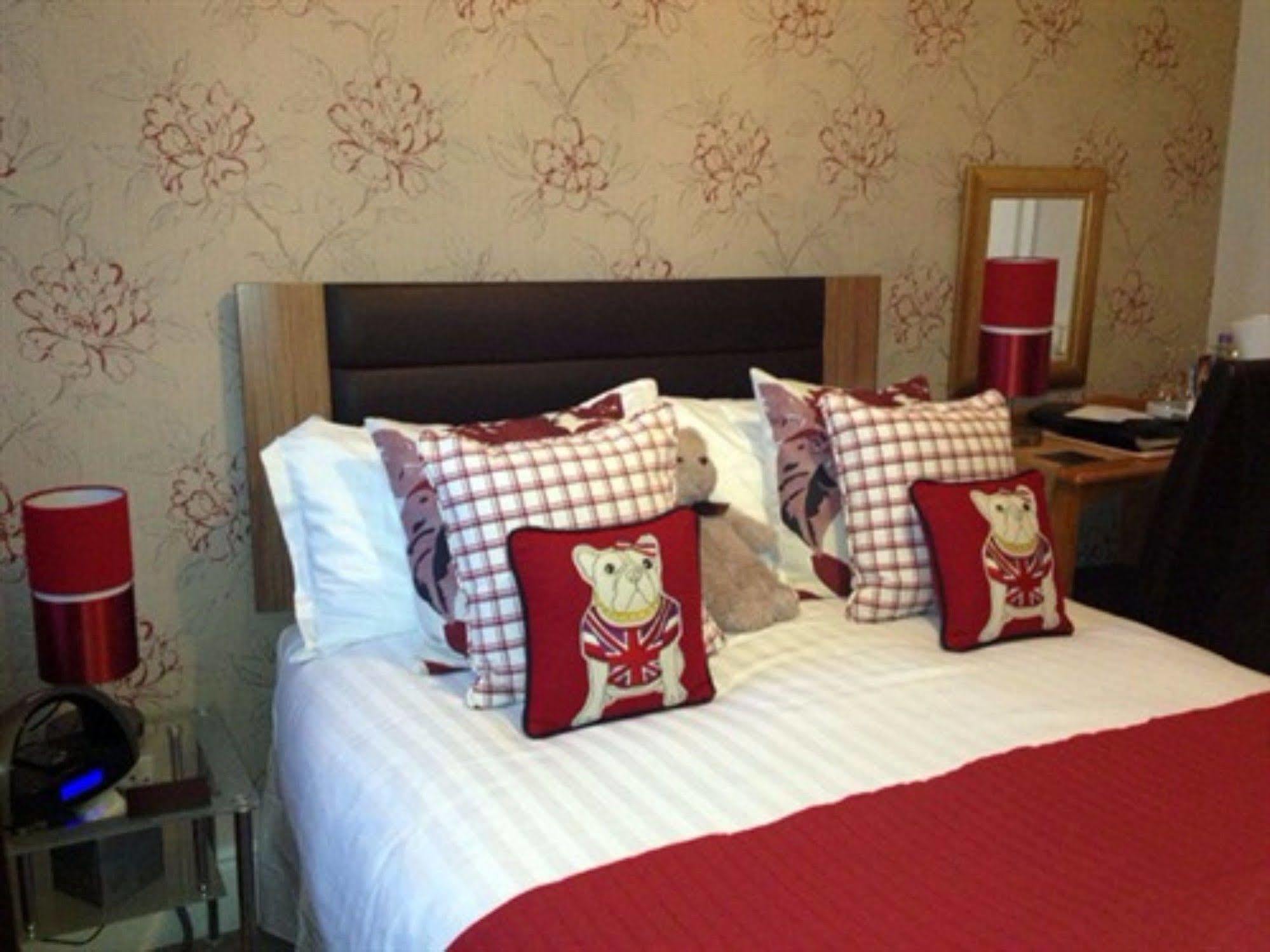 Montfort Guest house 4*