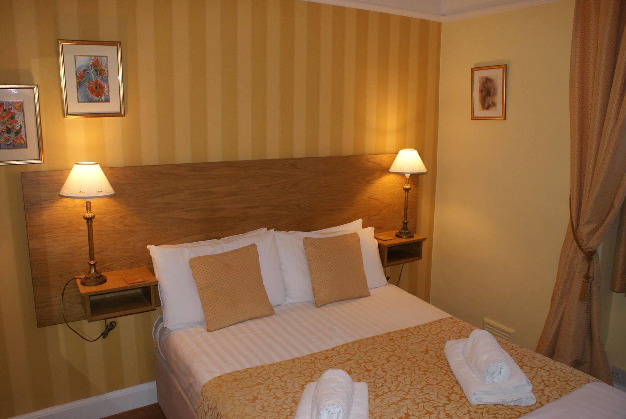 The Coppice - Including Off-site Health Club Guest house