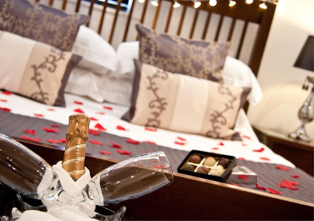 The Howbeck & The Retreat Incl Off-site Health Club And Parking Ev Point Available Windermere