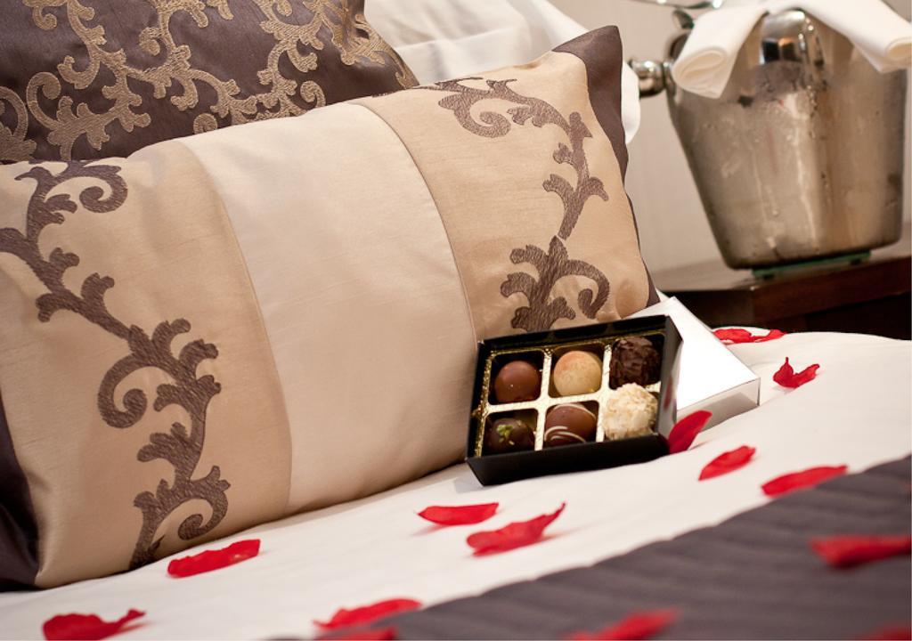 The Howbeck & The Retreat Incl Off-site Health Club And Parking Ev Point Available