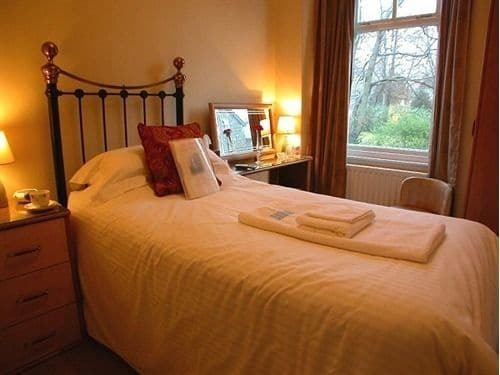 Holly-wood Guest house