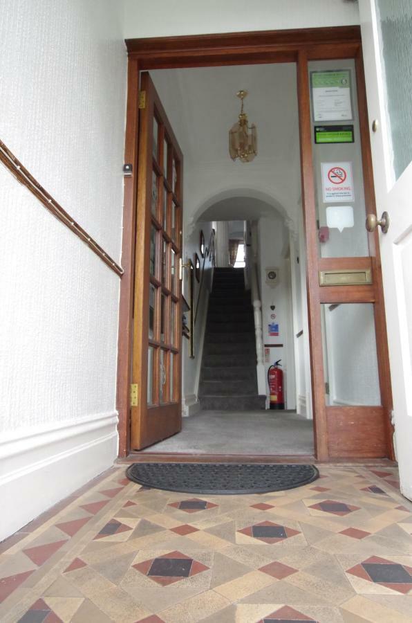 Brook House ― Free On-site Car Park Bed & Breakfast 3*