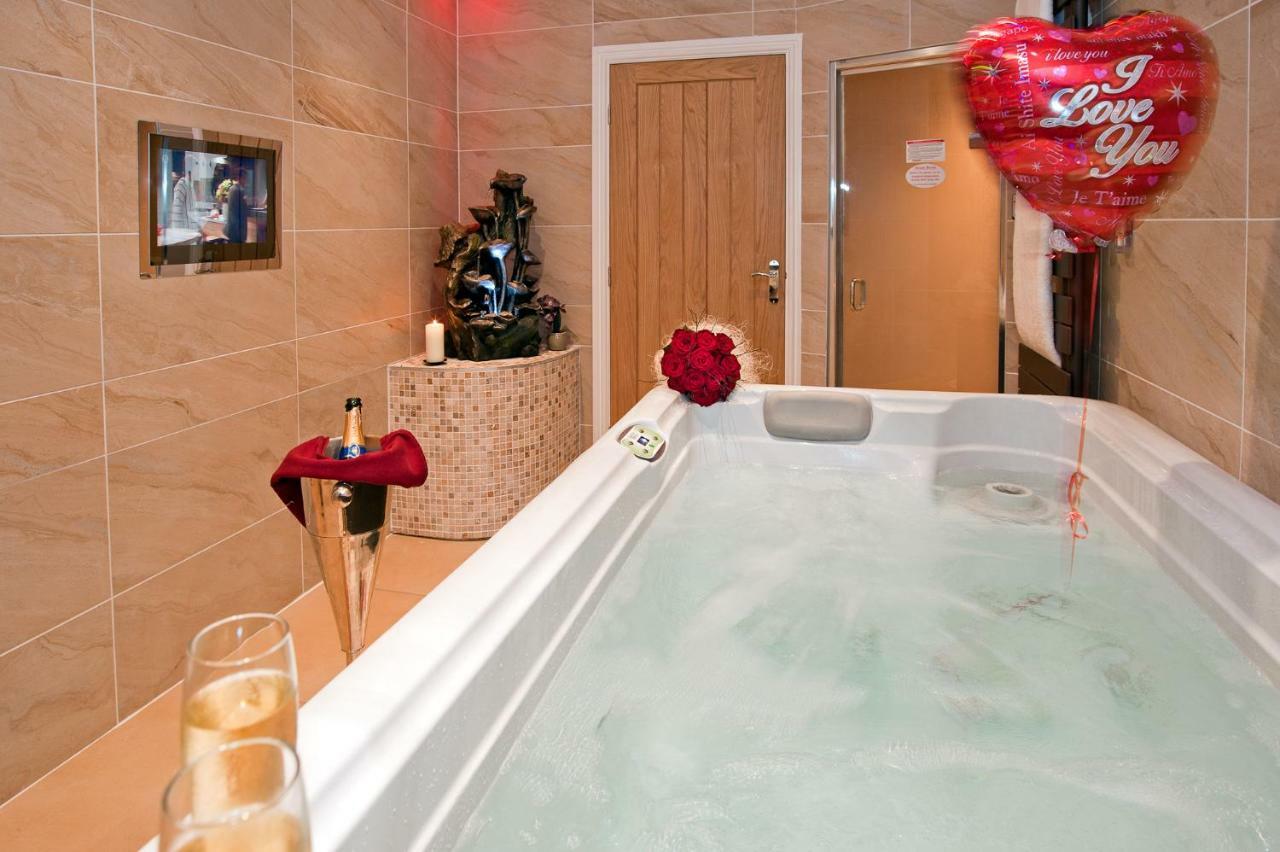 Boutique & Hot Tubs 4* Windermere