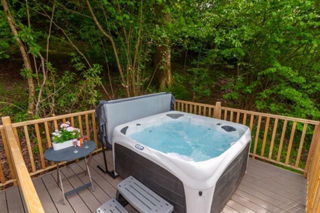 Mistletoe Two Boutique With Hot Tub