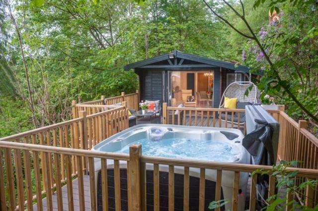 Mistletoe Two Boutique With Hot Tub Holiday home *