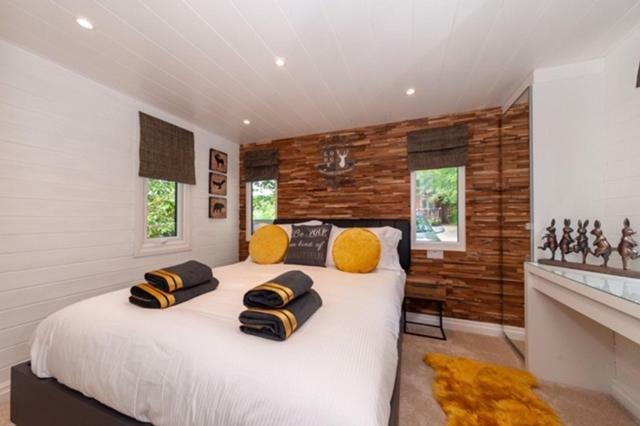 Mistletoe Two Boutique With Hot Tub Holiday home *