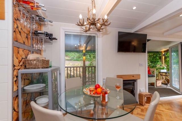 Mistletoe Two Boutique With Hot Tub Holiday home