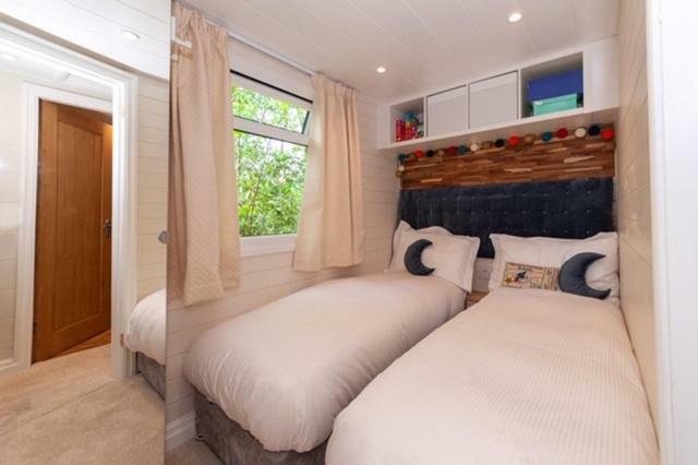 Mistletoe Two Boutique With Hot Tub Holiday home