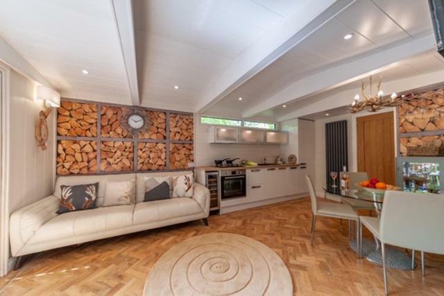 Holiday home Mistletoe Two Boutique With Hot Tub *