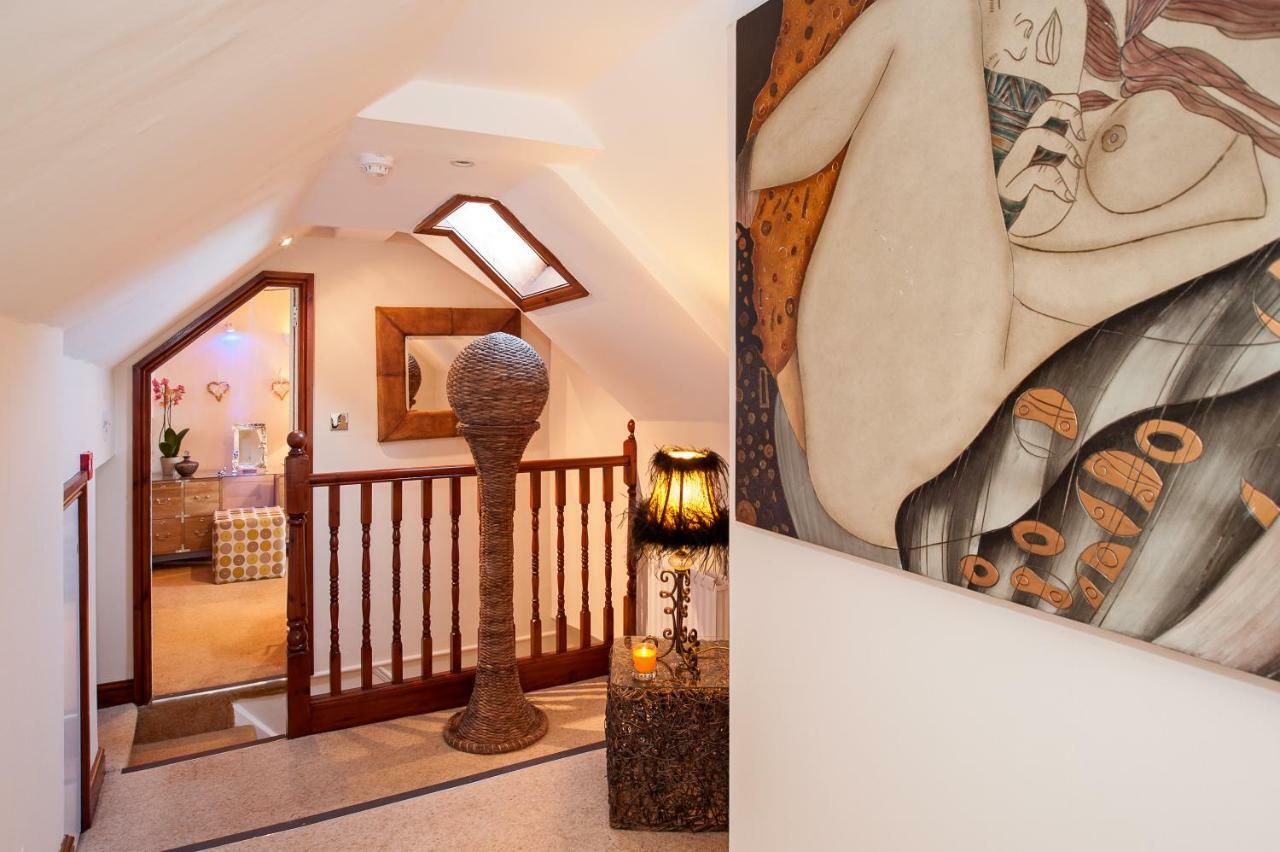 Boutique & Hot Tubs Hotel 4*