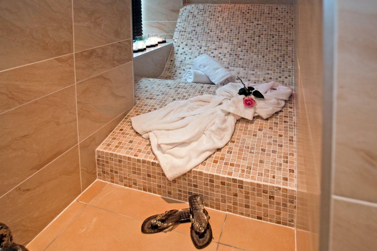 Boutique & Hot Tubs 4* Windermere