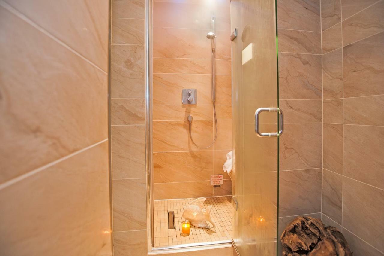 Boutique & Hot Tubs Hotel 4*