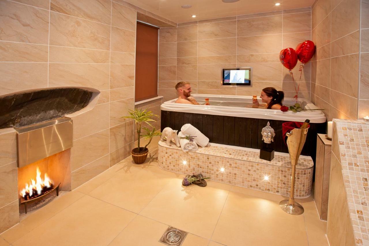 Boutique & Hot Tubs Hotel 4*