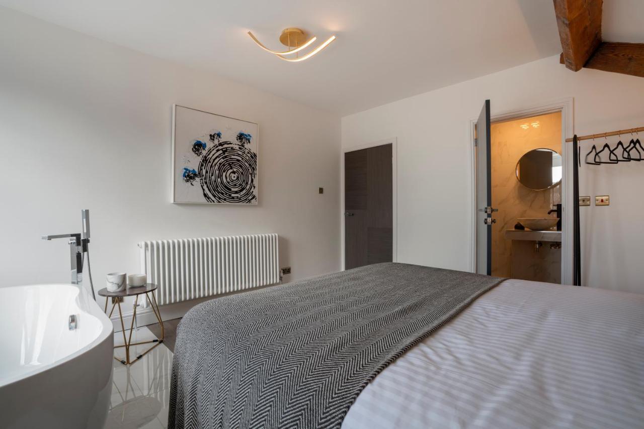 Oak Street Apartment