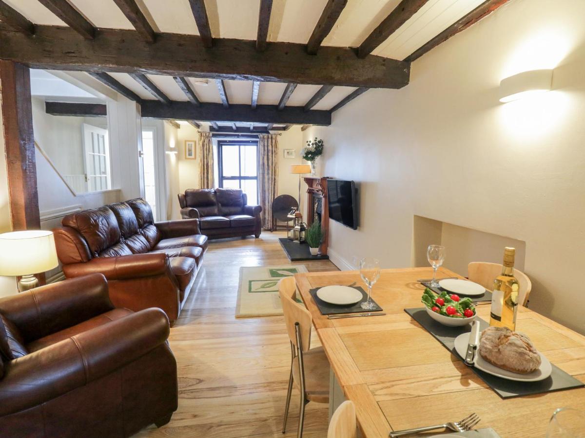 1 Queens Square Windermere