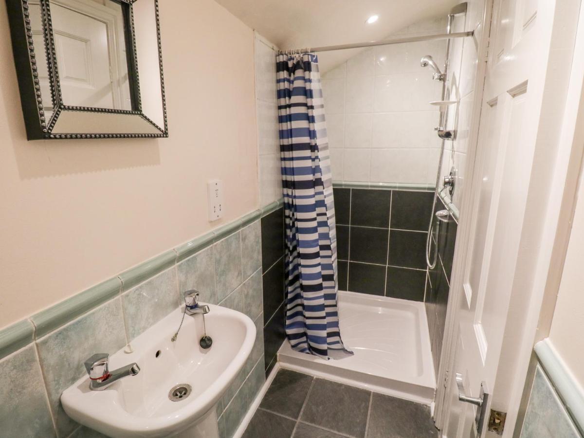 1 Queens Square * Windermere