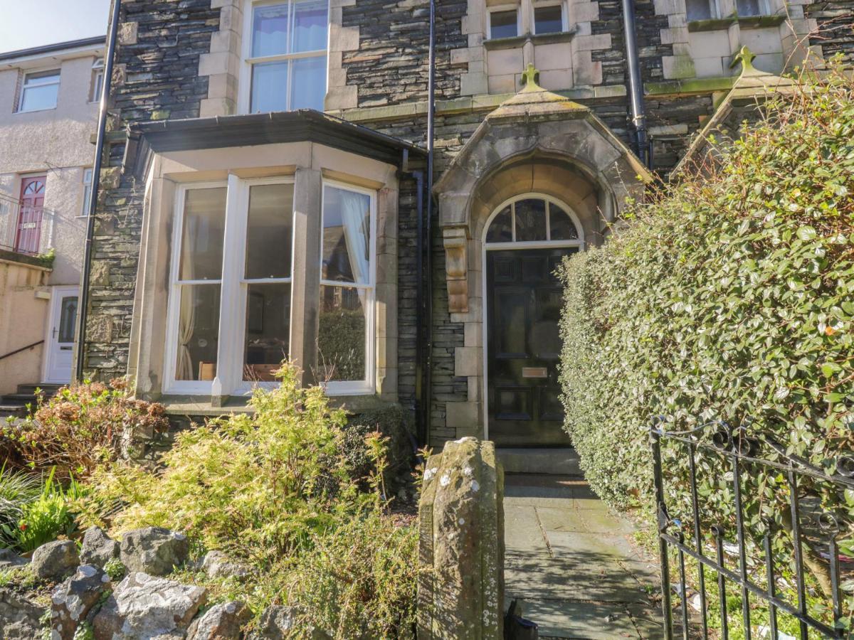 48 Oak Street