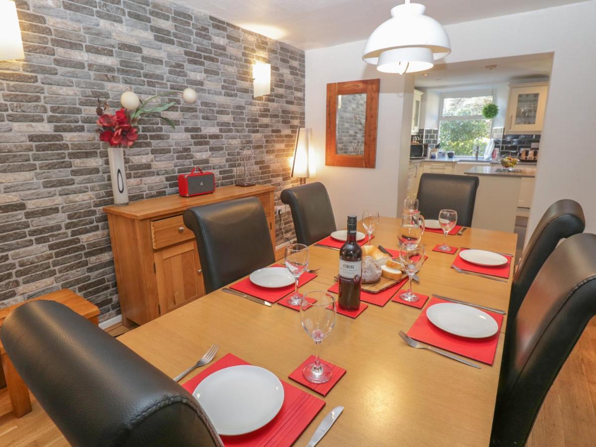 48 Oak Street * Windermere