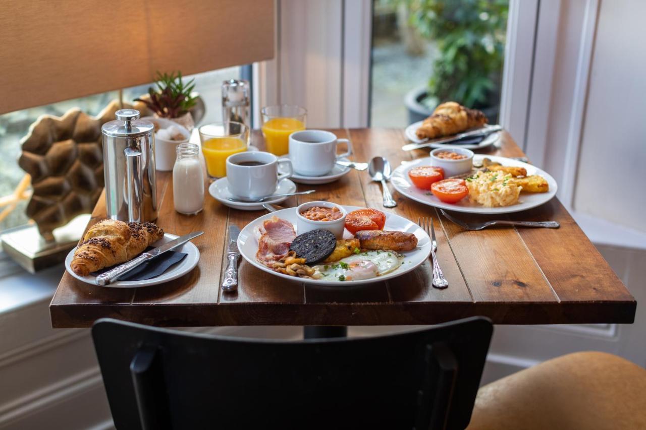 Holly With Free Off Site Health Club Guest house 4*