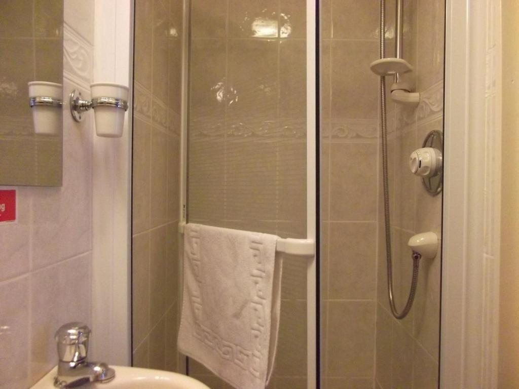 Holmlea Exclusively For Adults Guest house