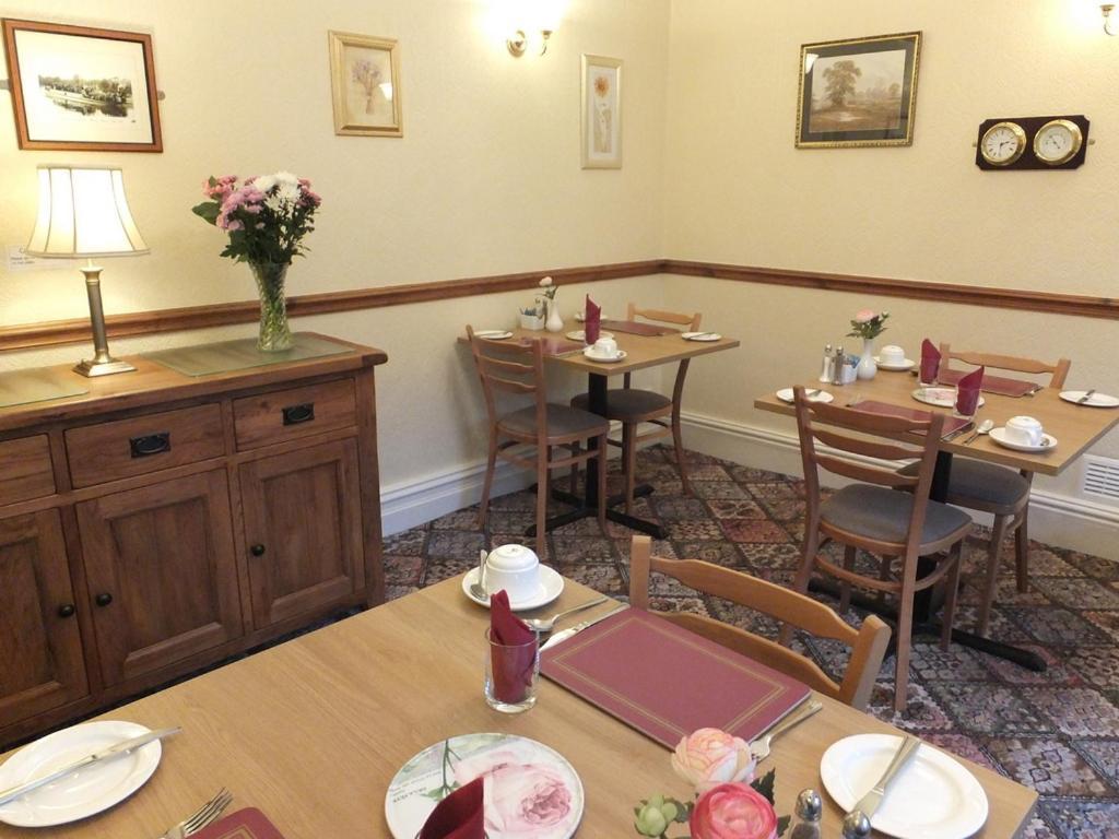 Holmlea Exclusively For Adults Guest house