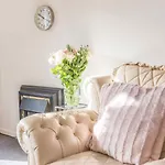 Pass The Keys Comfortable 3 Bed In Central Bowness With Parking