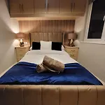 Cheerful 3 Bedroom Lodge At White Cross Bay Windermere