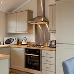 Lakeside 4 Lodge