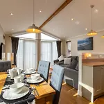 Lakeside 4 Lodge
