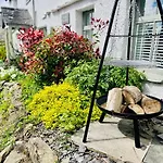 The Old Post Office, Cosy Grade II Listed 2 Bed Apartment Windermere