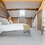 The Corner Cottage At The Heaning Estate
