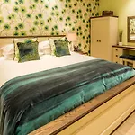 Applegarth Villa Hotel & Restaurant (Adults Only)