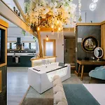 Queen\'S Loft