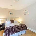 Roger Ground Guest House