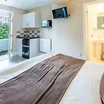 Roger Ground Guest House
