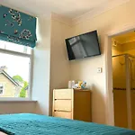 Thornbank House Offering Breakfast And With The Use Of Free Local Health Club