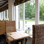 Pedro\'S Restaurant Bar And Hotel