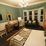 Pedro\'S Restaurant, Bar & Hotel