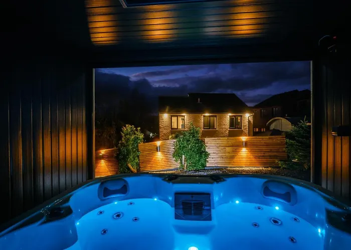 Rockside - Luxury 2 Bedroom Home With Hot Tub Central, Parking Pet Friendly Max 2 Adults Hot Tub Turns Off 930Pm
