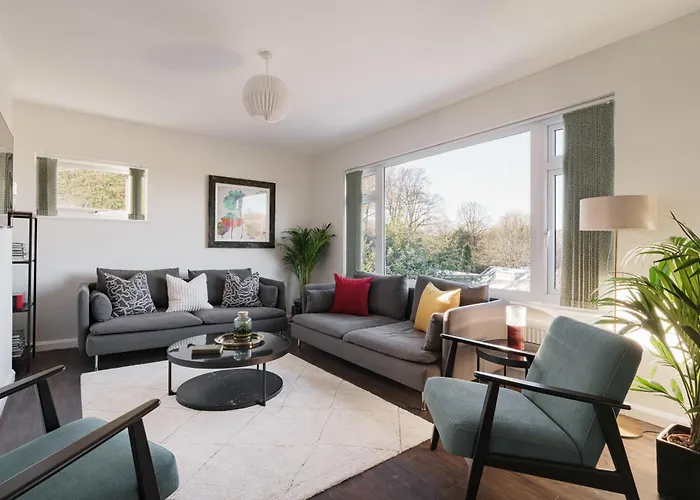 Yewbeck: Brand New, Garden Views