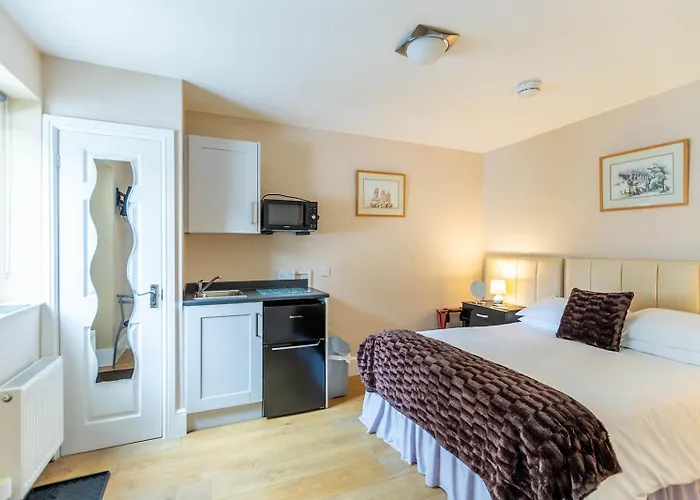 Roger Ground Guest House